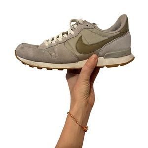 Nike Internationalist grey women’s size 8.5